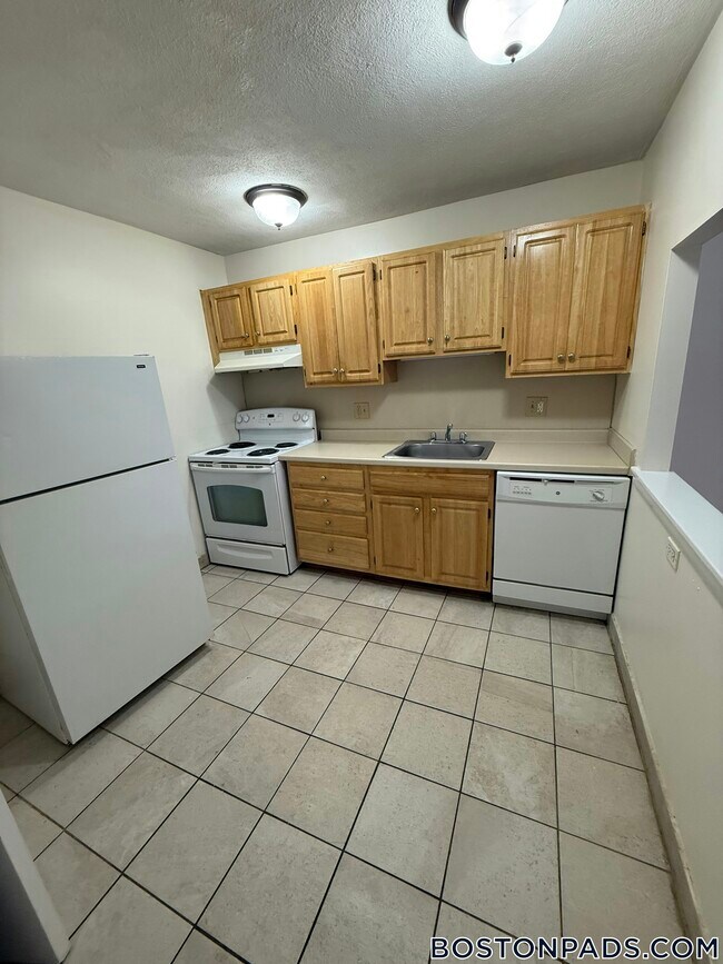 Building Photo - 84 Gardner St