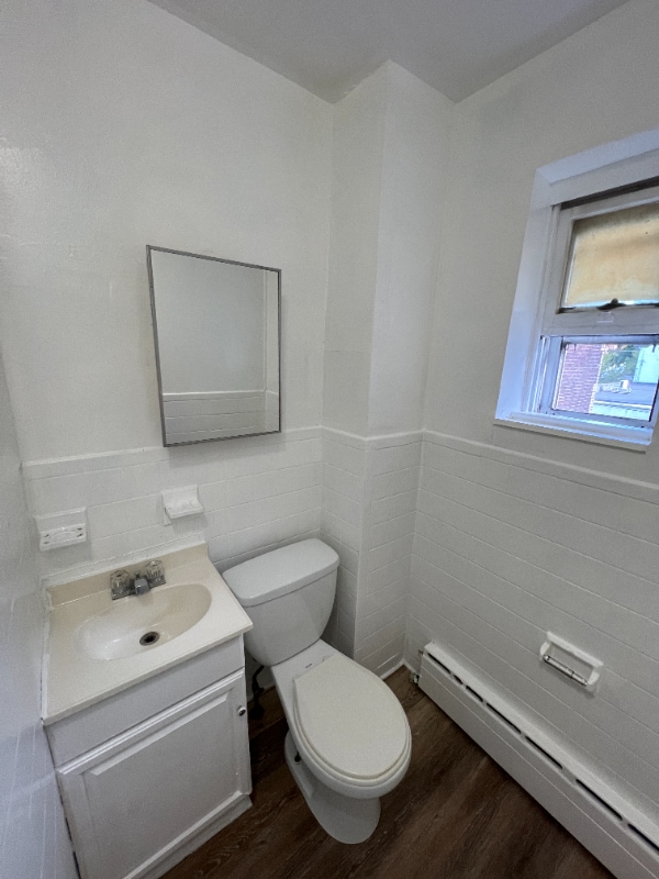 Building Photo - 806 Ferry St