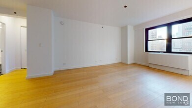 Building Photo - 222 E 39th St