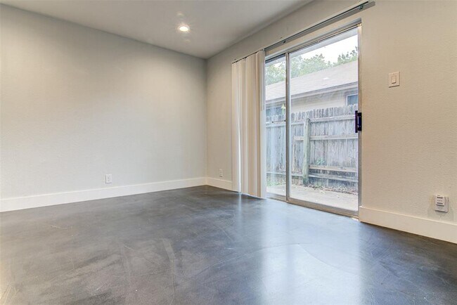 Building Photo - 7216 Lilac Ln