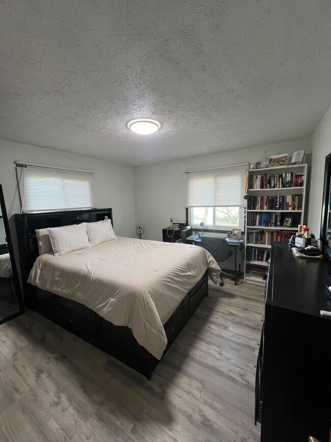 Foto del edificio - 5134 E Bluffview Dr