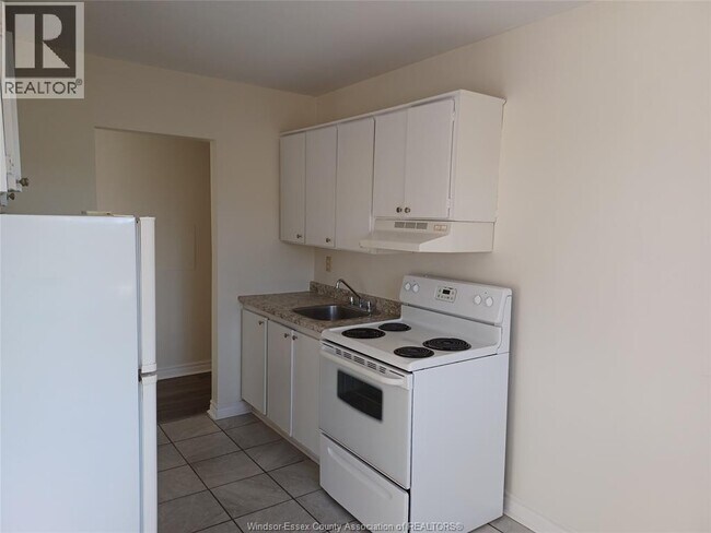 Photo du bâtiment - 6490 Wyandotte St E