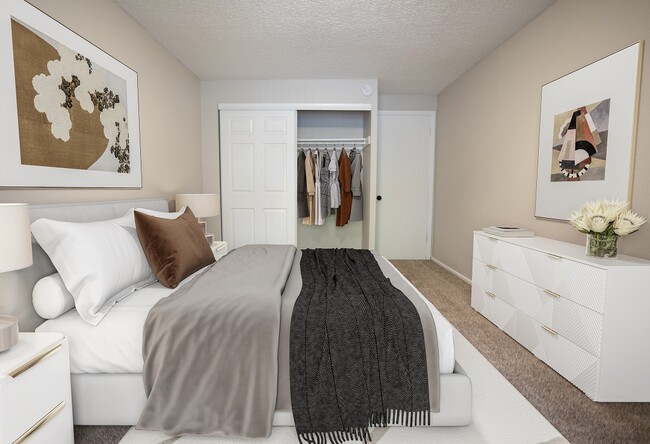 1 BR, 1 BA - Bedroom (Type B) - Roman Villa Apartments