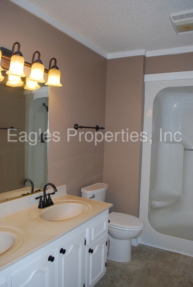 Building Photo - 200 Clairmont Rd Goldsboro, NC 27534