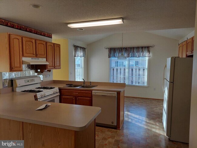 Building Photo - 1653 Sally Lou Ln