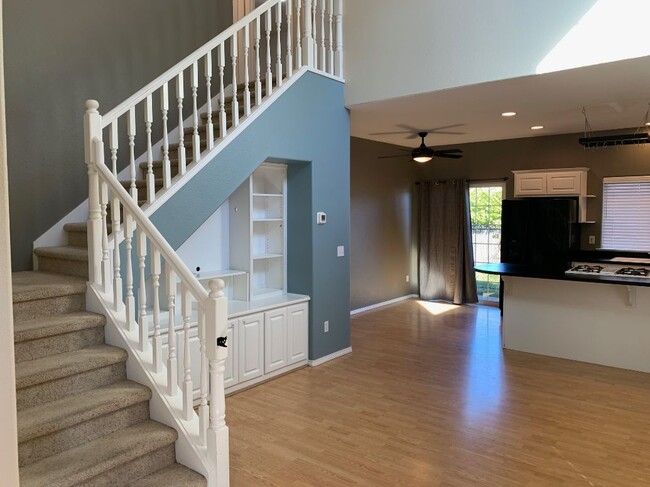 Building Photo - 640 Shadow Way
