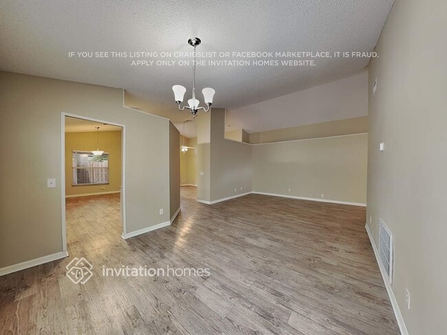 Building Photo - 13768 Meadowpark Ave