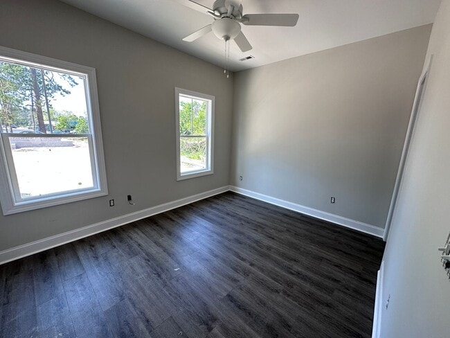 Building Photo - 2 Bedroom 2 Bathroom Home