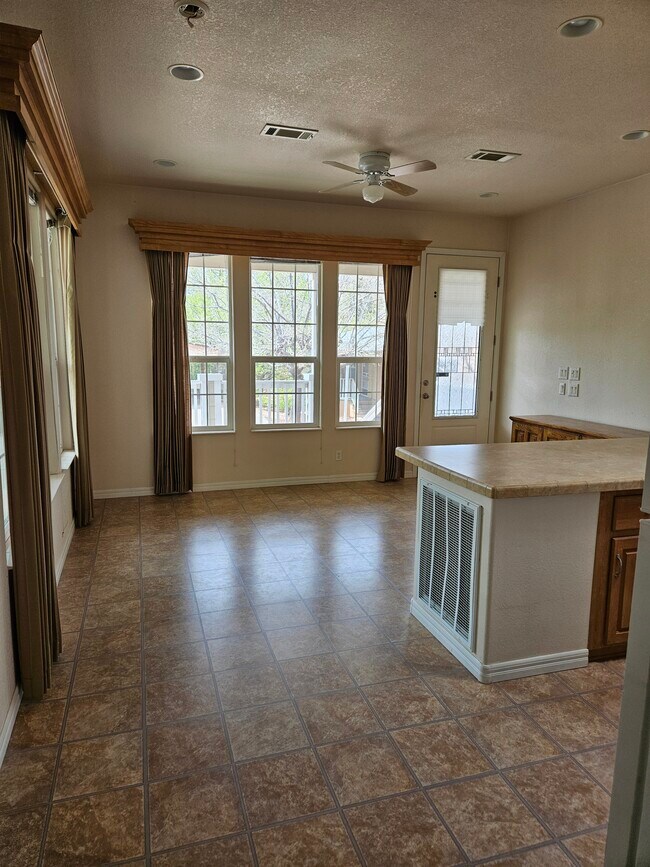 Sala de estar - 6770 W State Route 89A Hwy