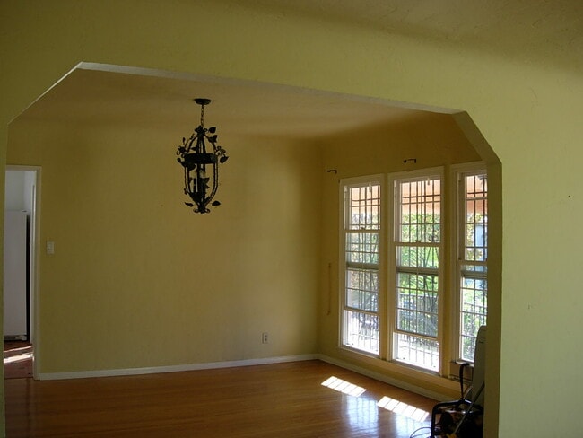 Building Photo - 6089 Cashio St