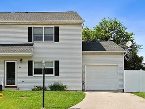 Building Photo - 67 Town Cir