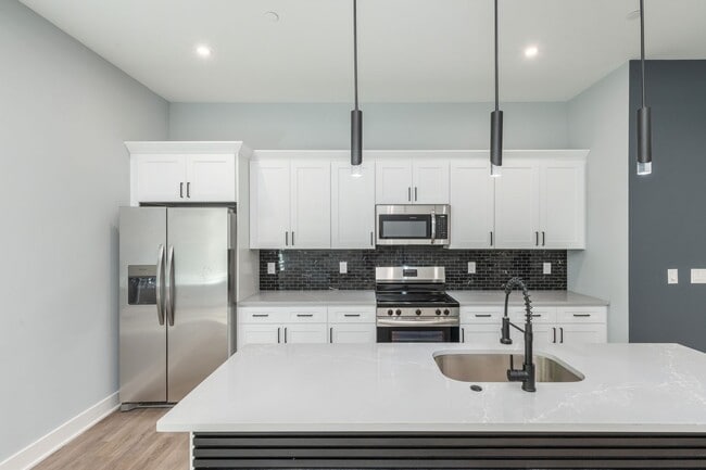 New 2 Bedroom Apartment in Modern Building! Now Offering 1 Month FREE on a 12 month lease! - New 2 Bedroom Apartment in Modern Building! Now Offering 1 Month FREE on a 12 month lease!