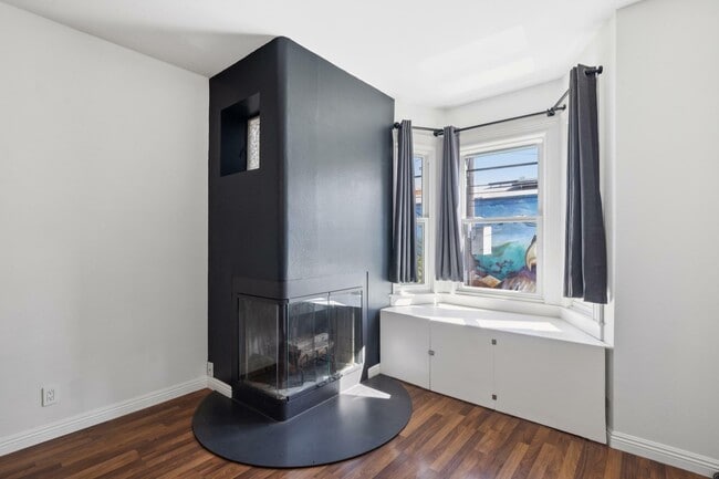 Building Photo - 144 Langton St