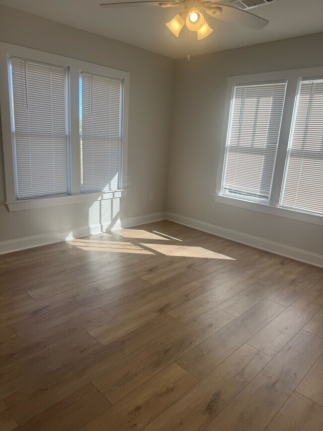 Foto del edificio - 400 E Hickory St