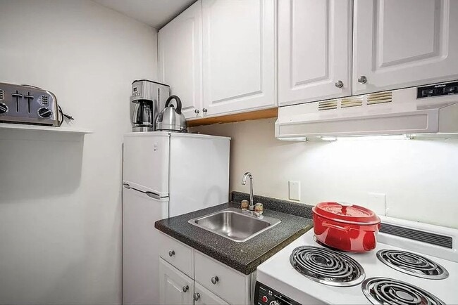 Photo - 528 Beacon St Apartment