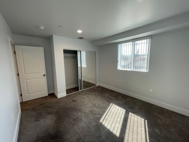 Building Photo - 2131