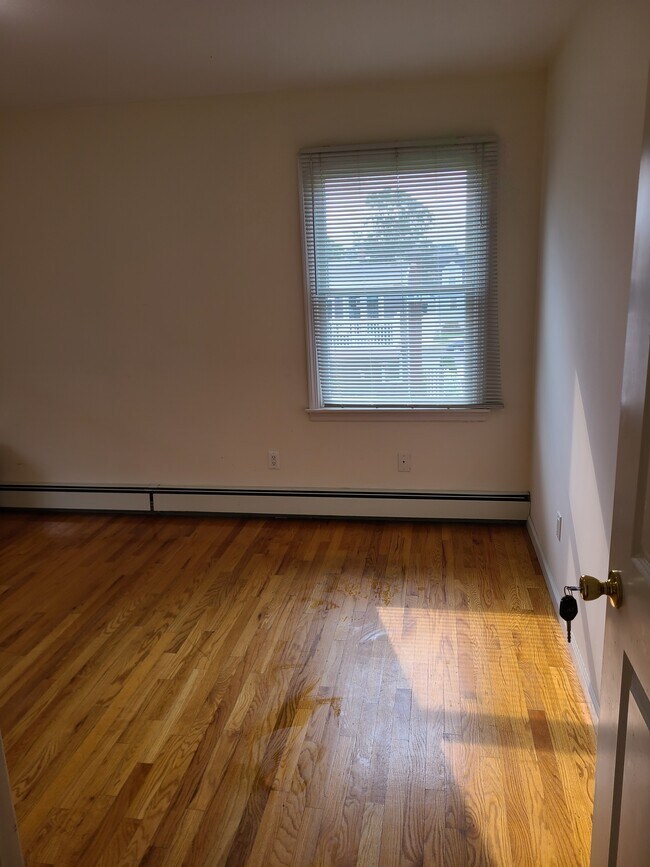 Foto del edificio - 372 Litchfield Ave