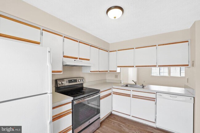 Building Photo - 2838 New Providence Ct