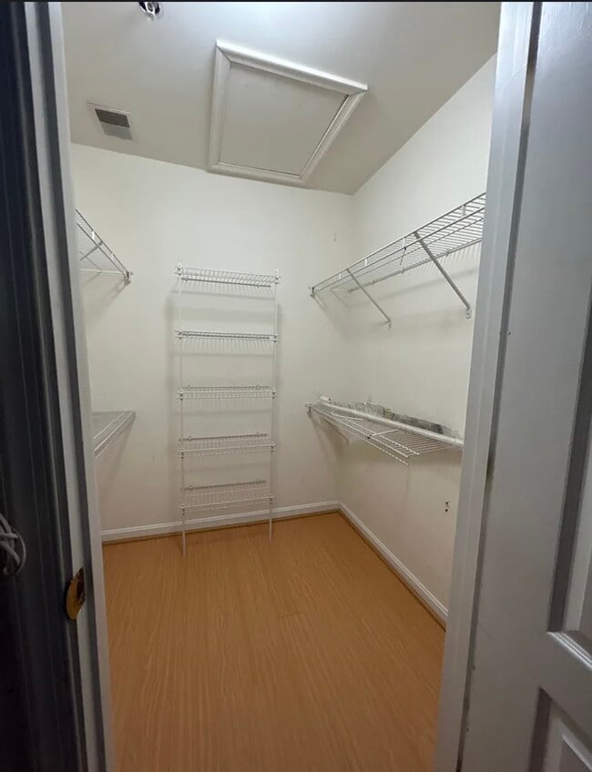 Building Photo - 7020 Pyle Ct