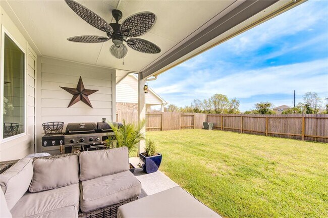 Building Photo - 14042 S River Dr