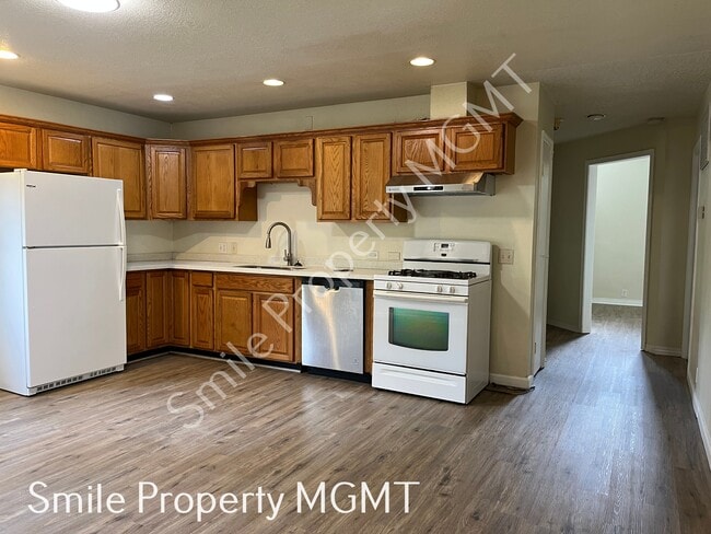 Building Photo - 12019 SE Kelly St