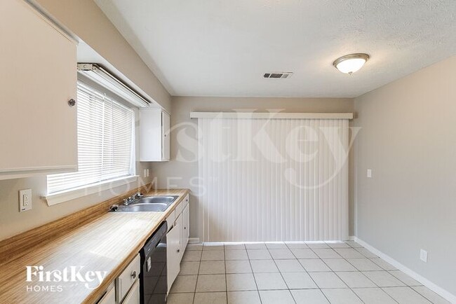 Building Photo - 401 Hemlock Dr