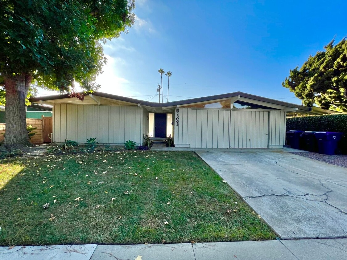 Cliff May Designed Rancho Estates House House Rental in Long Beach, CA