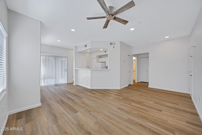 Foto del edificio - 13700 N Fountain Hills Blvd