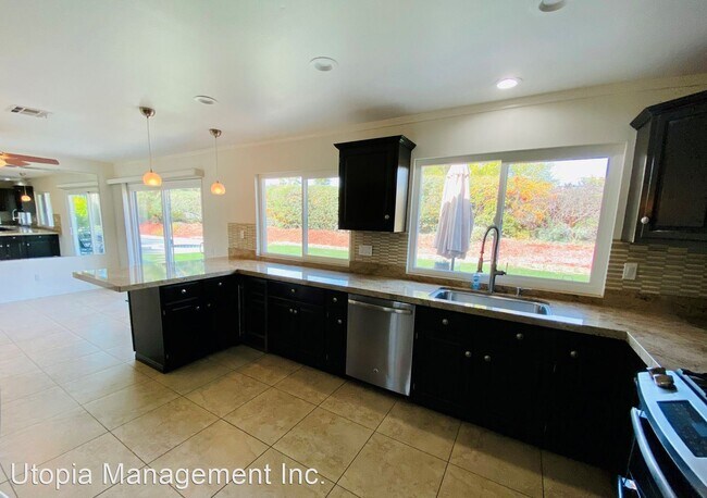 Foto del edificio - 4 br, 2 bath House - 945 N Calle Loro