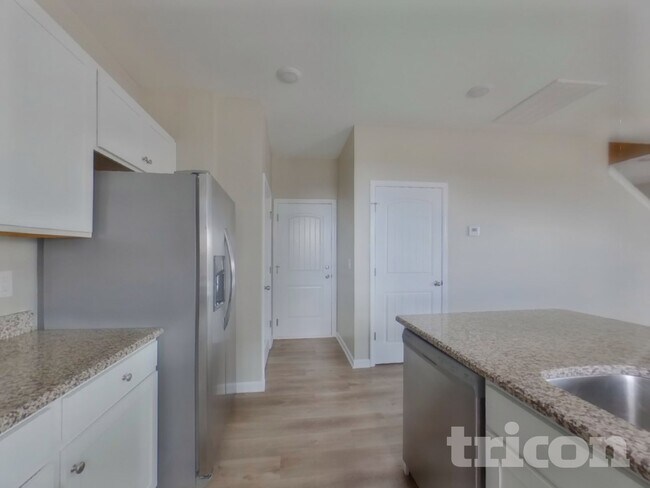 Building Photo - 753 Prominence Rd