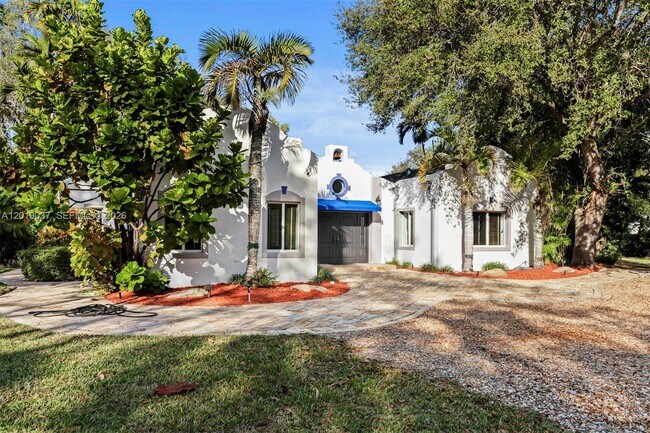 Foto del edificio - 7975 Sunset Dr