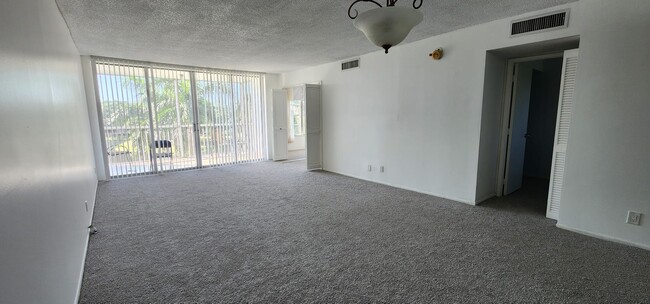 Building Photo - 3010 N Course Dr