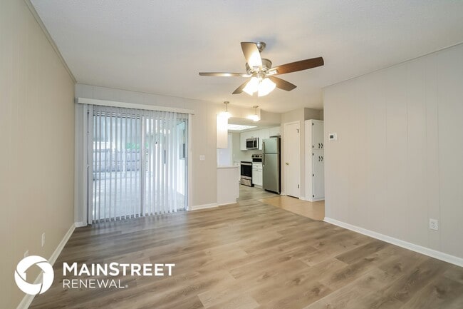 Building Photo - 8024 Nicklaus Dr