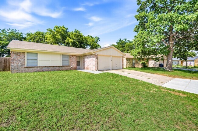 Building Photo - 616 Reveille Rd