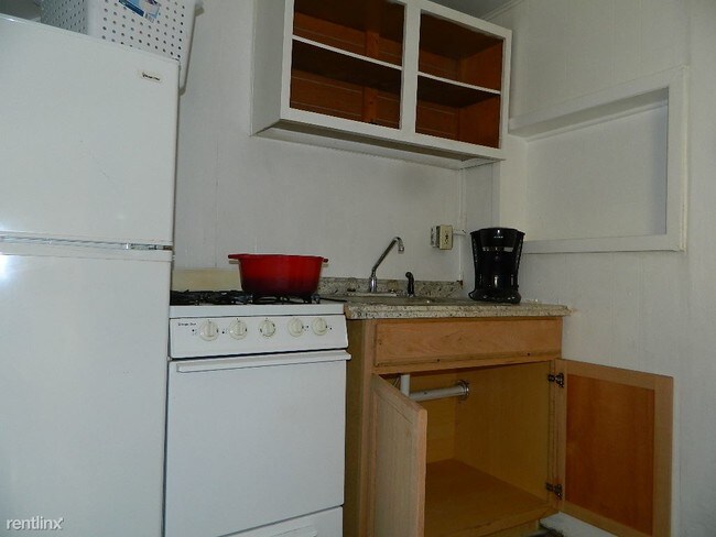 Building Photo - 2521 Riverside Dr
