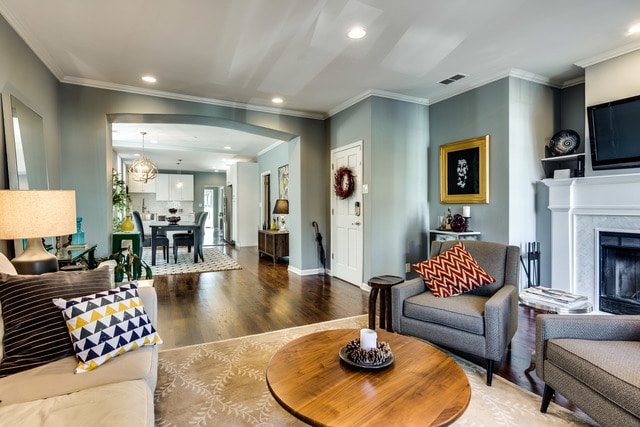 Living/Dining - 2119 W Fletcher St