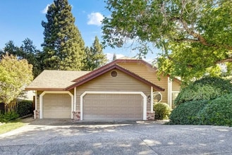 Building Photo - 16 Somer Ridge Dr