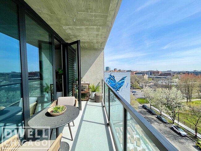 Foto del edificio - 1436 W Randolph St