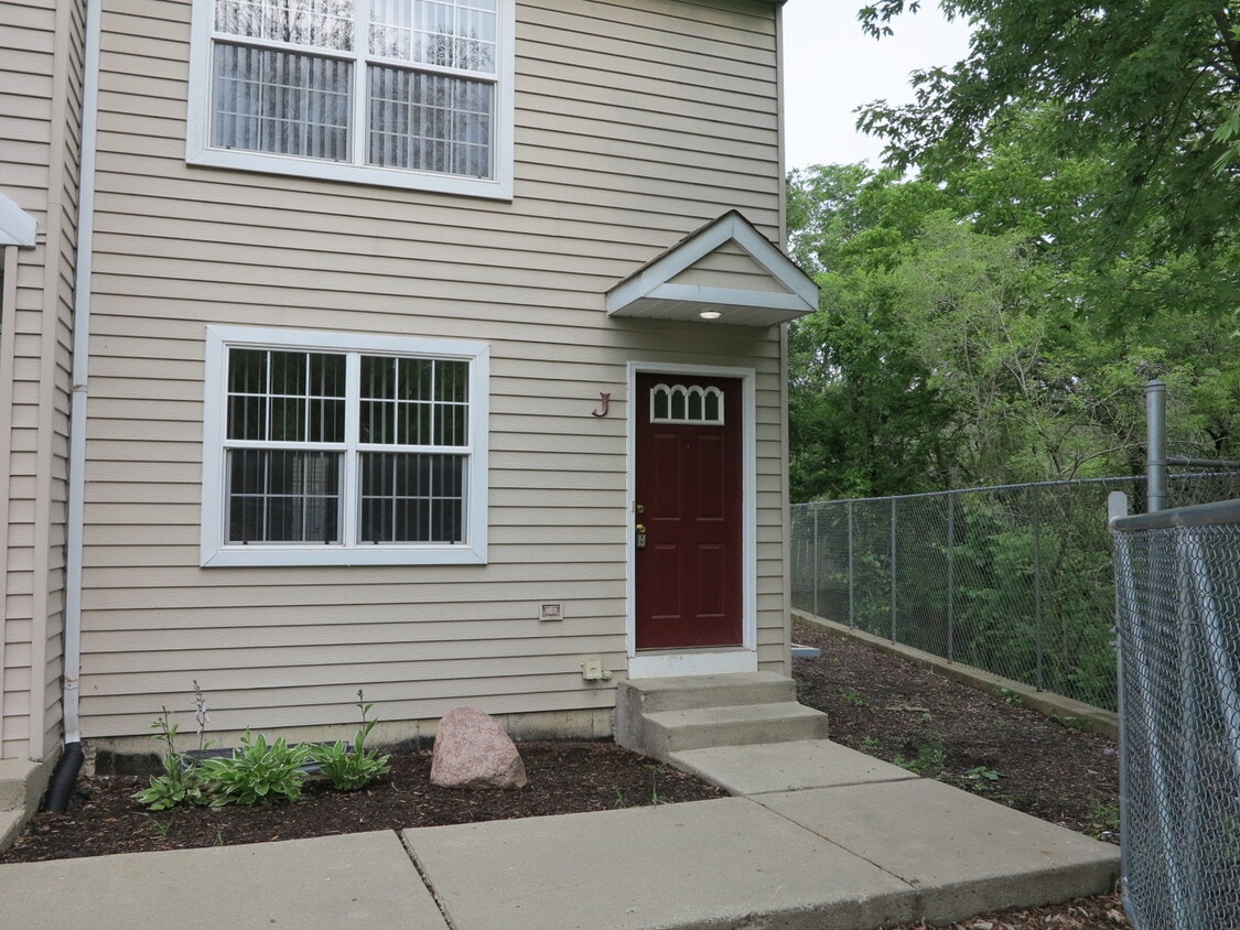 Primary Photo - 667 W Liberty St
