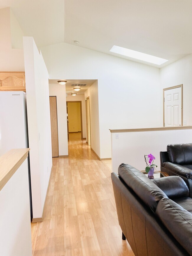Foto del edificio - 2436 Boulevard Heights Loop SE