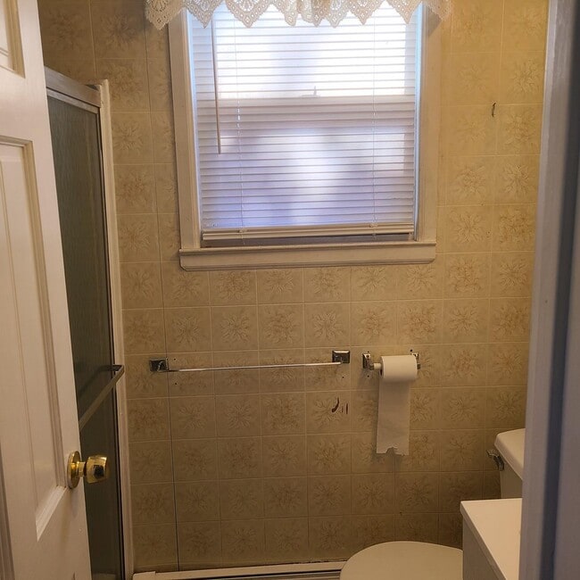 Building Photo - 5 Bed, 3 Bath home in Havertown
