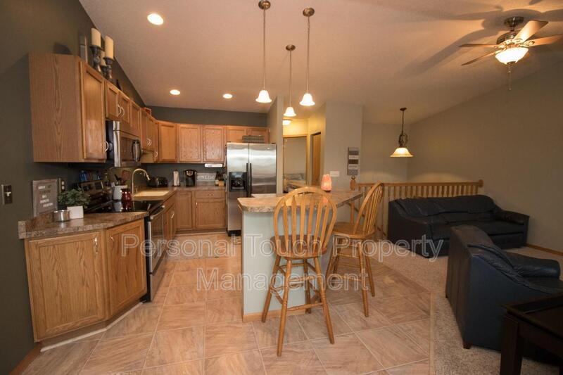 Foto principal - 1060 41st Ave W