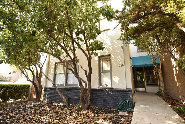 Building Photo - 3040 Telegraph Ave