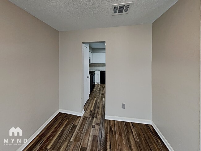 Foto del edificio - 939 N Pleasant Woods Dr