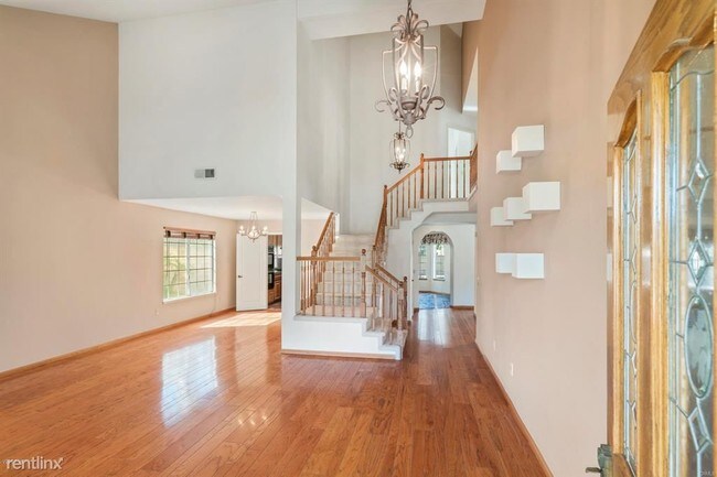 Building Photo - 4 br, 3 bath House - 383 Rockedge Dr
