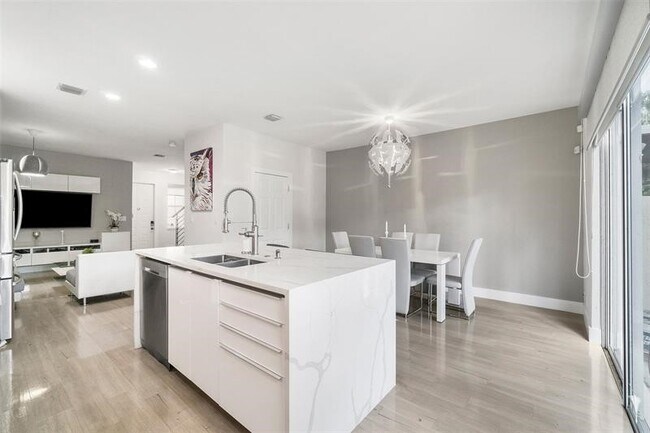 Foto del edificio - 4777 NW 116th Terrace