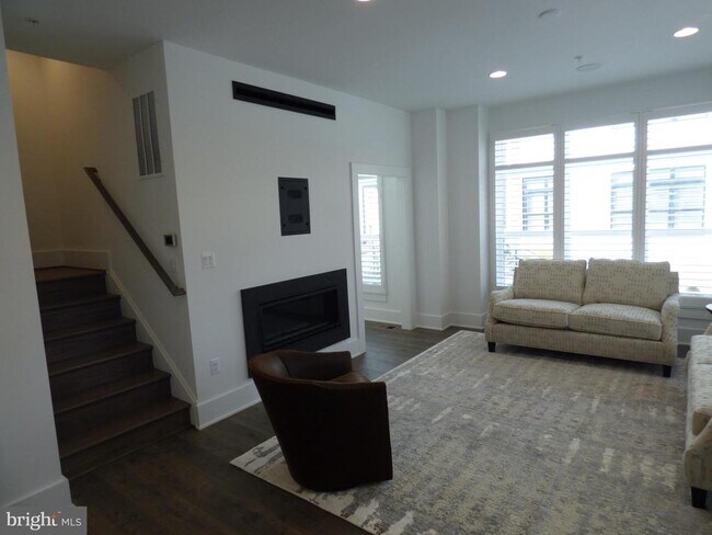 Foto del edificio - 11360 Emerald Park Rd
