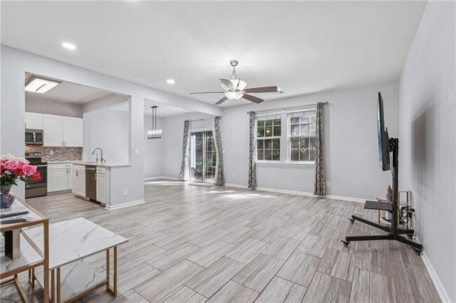 Building Photo - 545 Windstone Trail