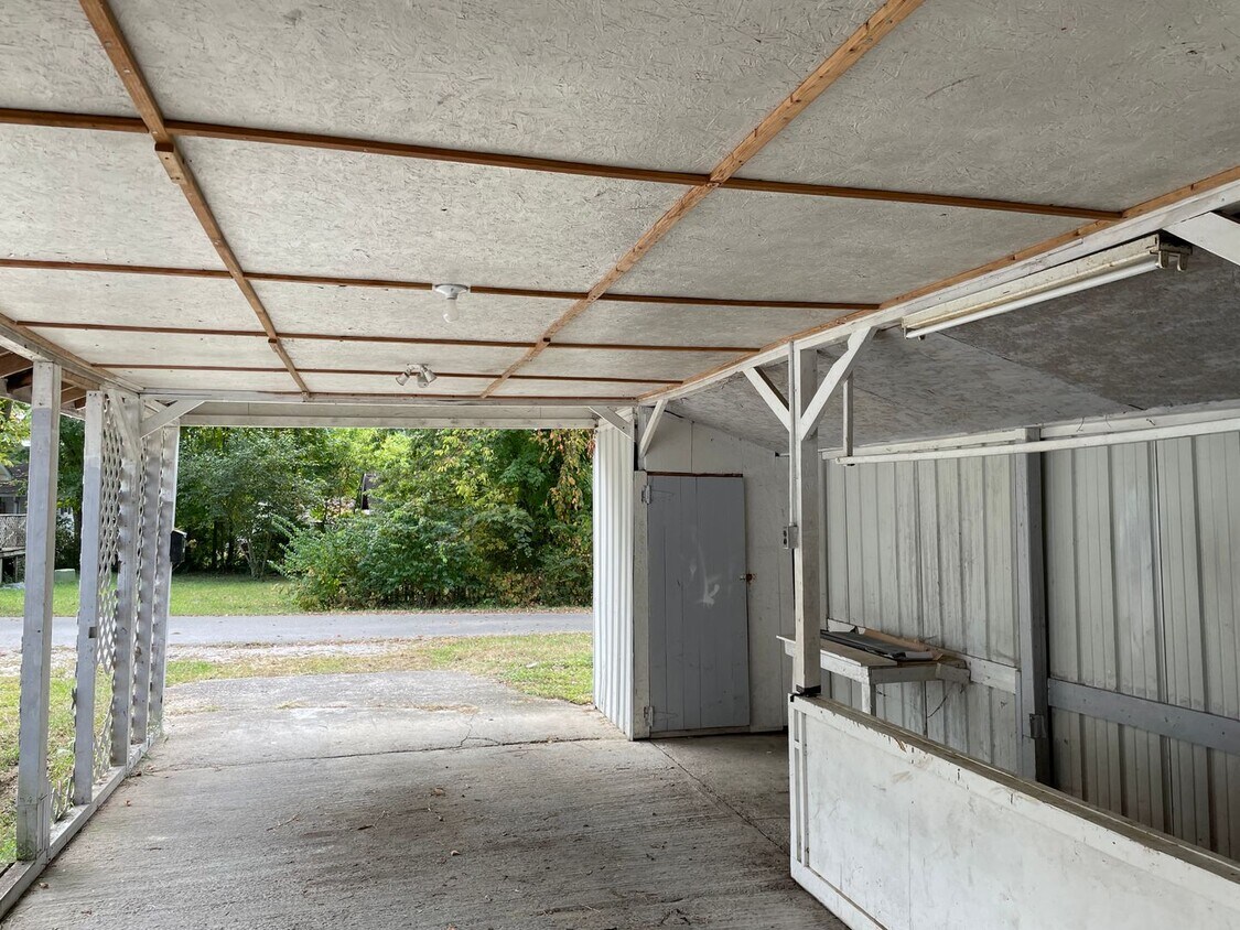 312 Bryan St Unit 312 Bryan St B, Glasgow, KY 42141 Room for Rent in