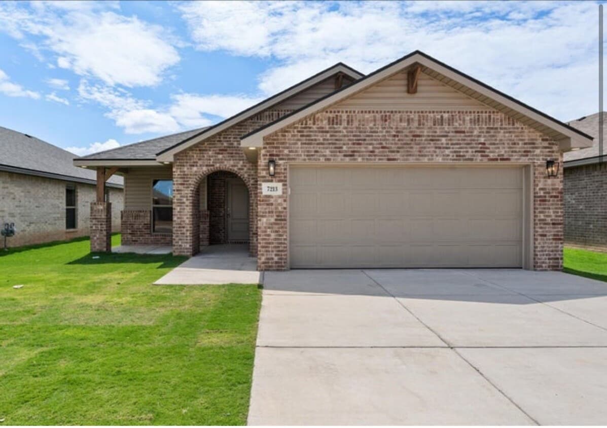 Primary Photo - Fabulous and New! 3/2/2